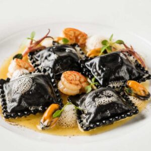 ravioles-negros-rellenos-de-mariscos-agricovial-2026-4